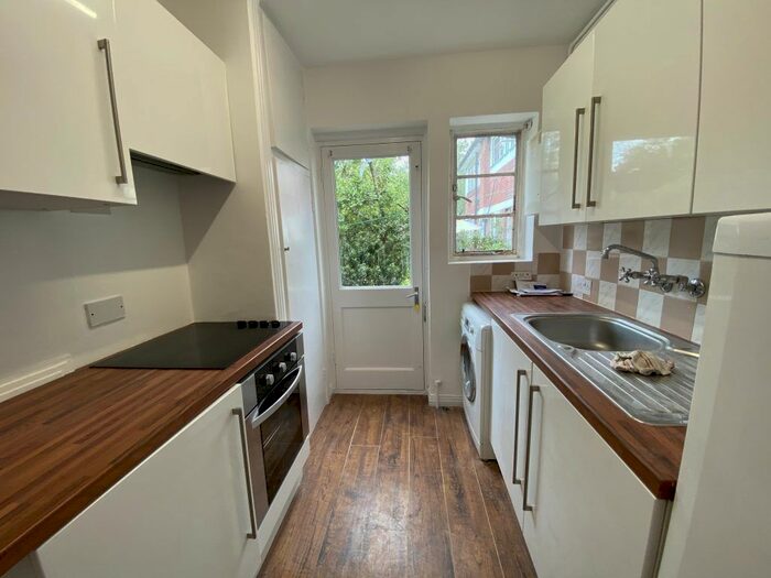 2 Bedroom Flat To Rent In Ossulton Way, London, N2