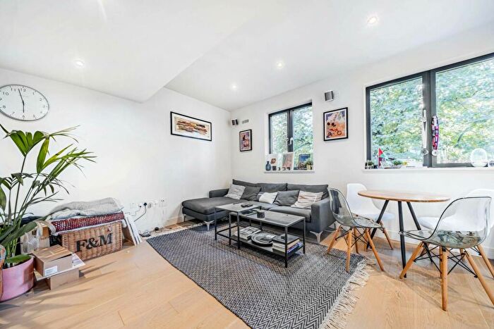2 Bedroom Flat To Rent In Malferna House, Dalston, London, E8