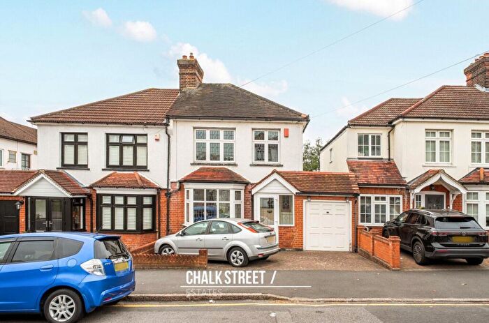 3 Bedroom Semi-Detached House For Sale In Highview Gardens, Upminster, RM14