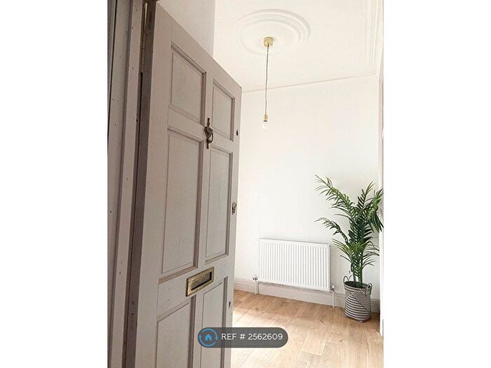 2 Bedroom Flat To Rent In Marwick Street, Glasgow, G31
