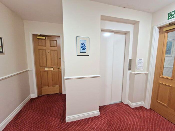 2 Bedroom Apartment For Sale In The Beeches, Stockport Road, SK6