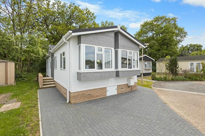 2 Bedroom Park Home For Sale In Arkley Residential Park Barnet Road, Barnet, EN5