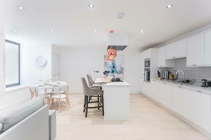 2 Bedroom Flat To Rent In The Old Chapel, Burnham Road, BA2