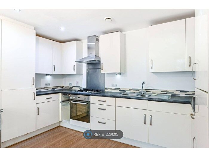 2 Bedroom Flat To Rent In Plaistow, London, E13