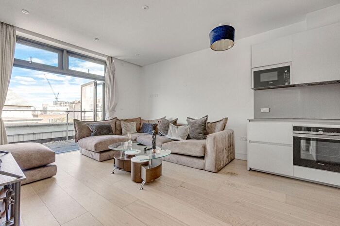 1 Bedroom Flat To Rent In The Market Building, Market Place, TW8