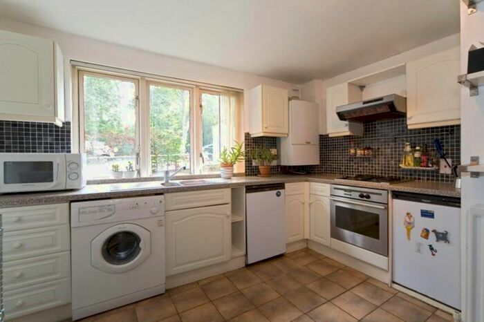 1 Bedroom Flat To Rent In Barker Drive, London, NW1