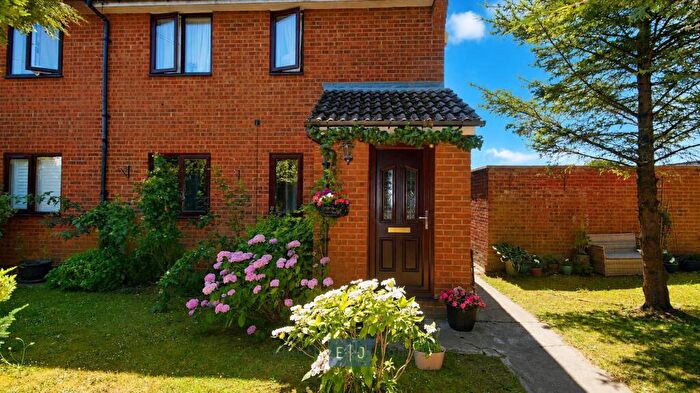 2 Bedroom Apartment To Rent In Weald Hall Lane, Thornwood, Epping, CM16