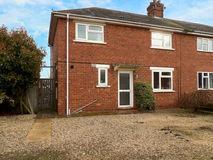3 Bedroom Semi-Detached House To Rent In Wykham Place, Banbury, Oxon, OX16