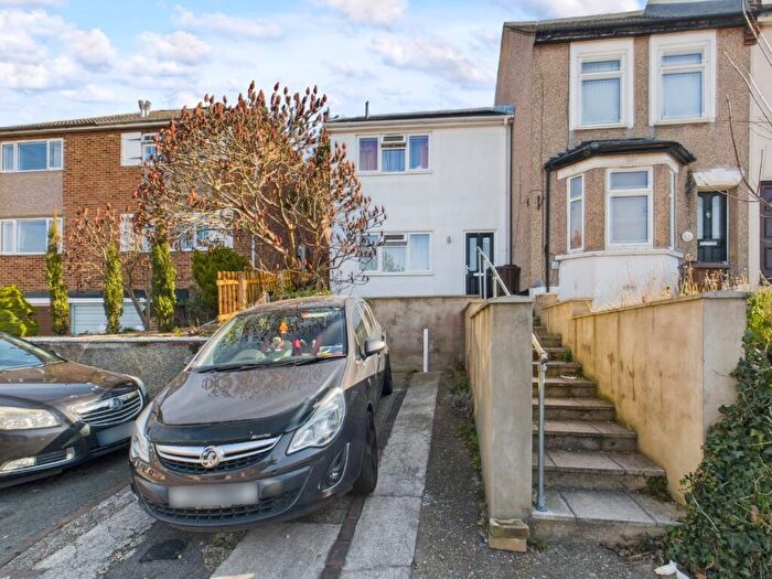 2 Bedroom End Of Terrace House For Sale In Beacon Road, Chatham, Kent, ME5