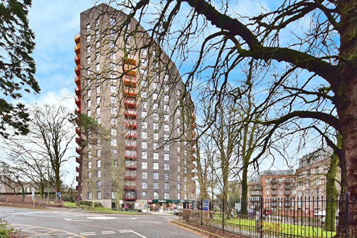 2 Bedroom Flat For Sale In Waterhouse Avenue, Maidstone, Kent, ME14