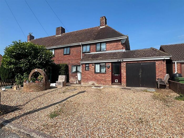 4 Bedroom Semi-Detached House For Sale In Spring Close, Sherborne St. John, Basingstoke, RG24