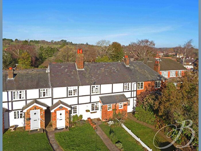 2 Bedroom Cottage For Sale In High Road, Cookham, SL6