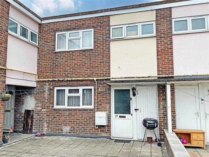 3 Bedroom Maisonette For Sale In Bush Fair, Harlow, CM18