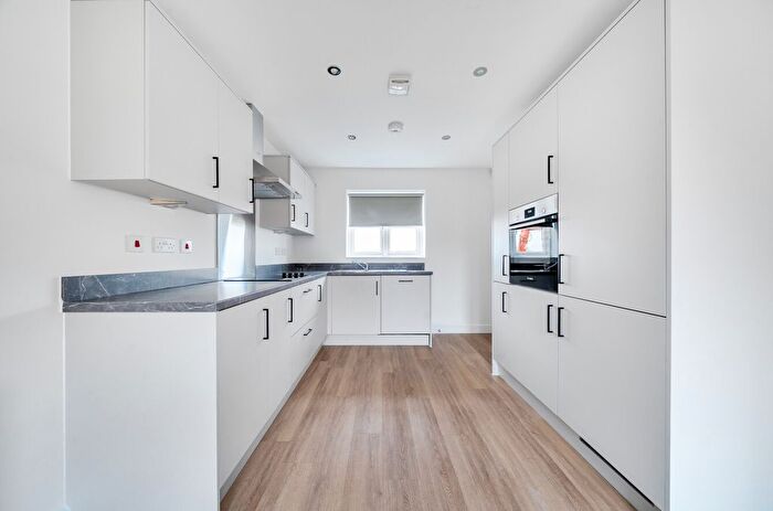 3 Bedroom Semi Detached House To Rent In Kingfisher Drive, Upton, Northampton, NN5