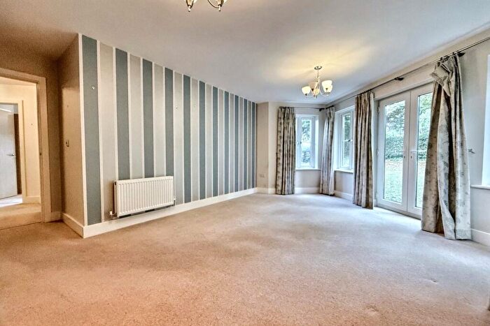 2 Bedroom Flat For Sale In Chandlers Ford, SO53