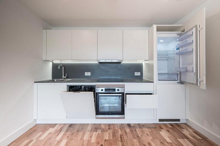 1 Bedroom Flat To Rent In Flat Gerard Court, NW2