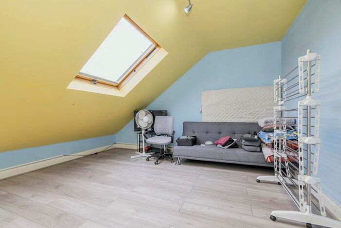 5 Bedroom Semi-Detached House For Sale In Kingshill Drive, Harrow, HA3