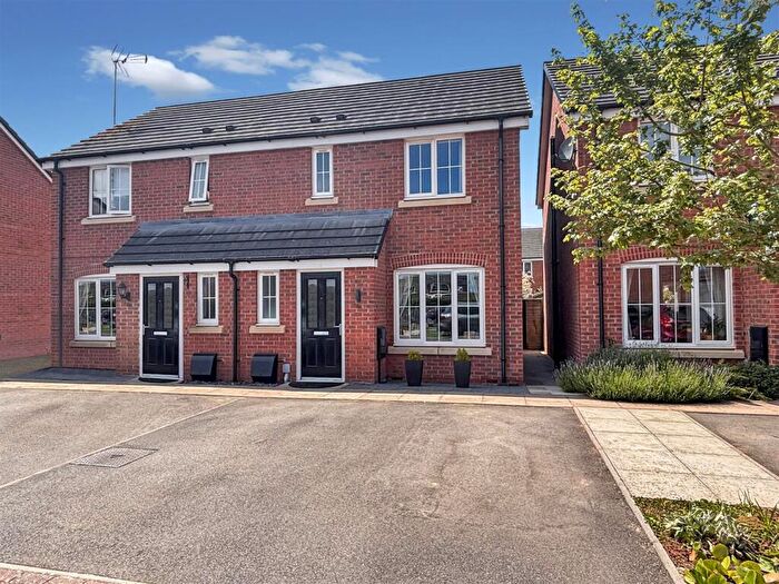 3 Bedroom Semi-Detached House For Sale In Tait Way, Wellesbourne, CV35
