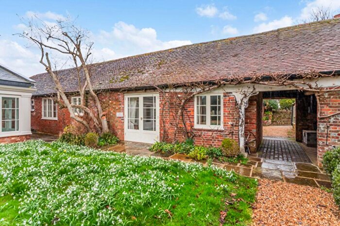 2 Bedroom Character Property To Rent In Old Park Lane, Old Park Old Park Lane, PO18