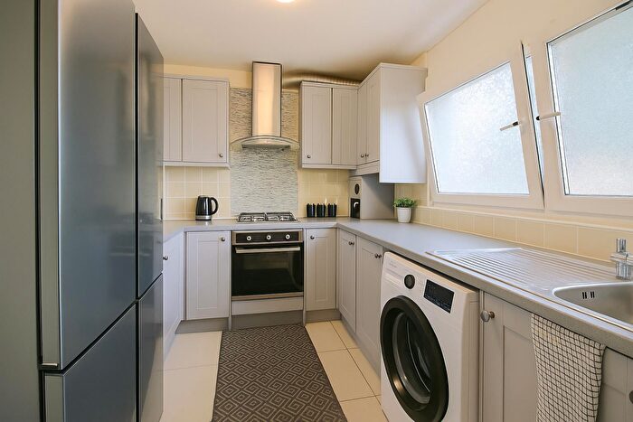 4 Bedroom Flat To Rent In Cable Street, London, E1