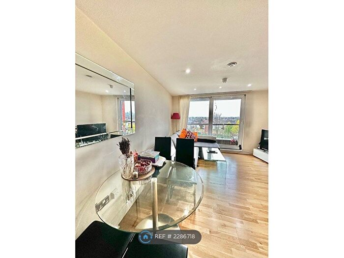 1 Bedroom Flat To Rent In Raphael House, Ilford, IG1