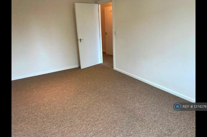 1 Bedroom Flat To Rent In Victoria Road, Ferndown, BH22