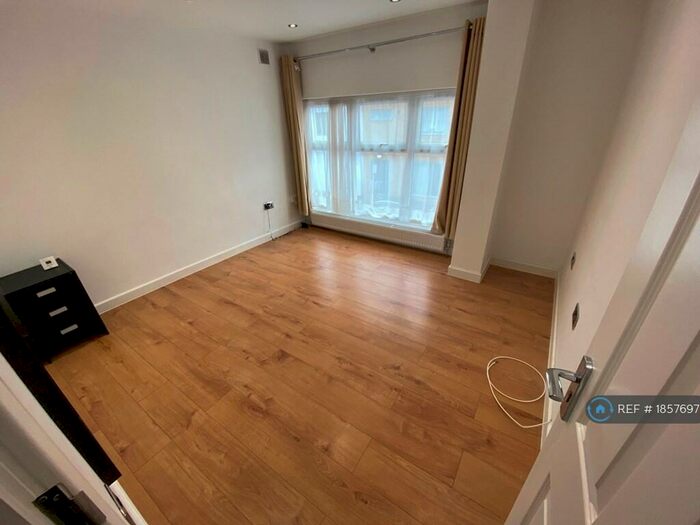 2 Bedroom Flat To Rent In Harringay, London, N4
