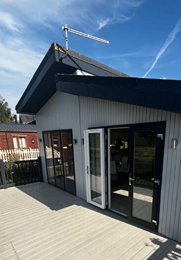 2 Bedroom Mobile/park Home For Sale In Cliffe Country Lodges, Cliffe Common, Selby, YO8
