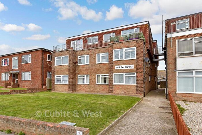 2 Bedroom Flat For Sale In South Coast Road, Peacehaven, East Sussex, BN10
