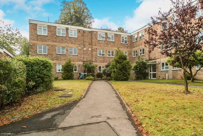 2 Bedroom Apartment To Rent In Malvern Court, Reading, RG1