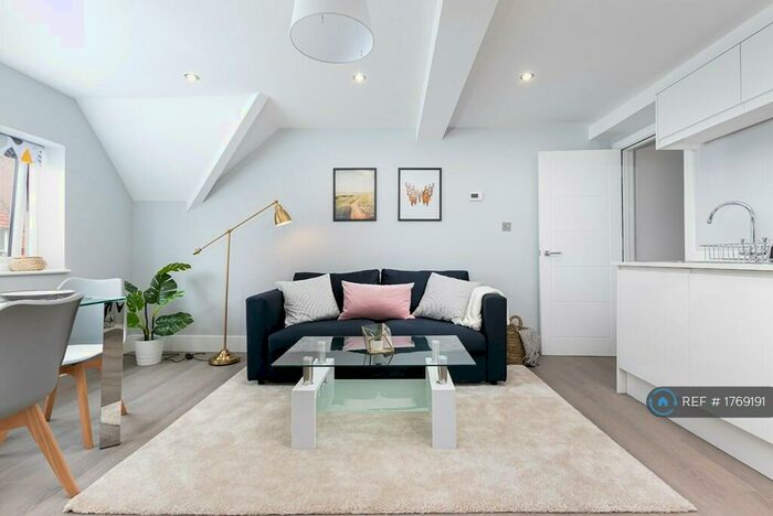 1 Bedroom Flat To Rent In Cross Street, Reading, RG1