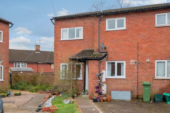 1 Bedroom Semi Detached House For Sale In Newbury, Berkshire, RG14