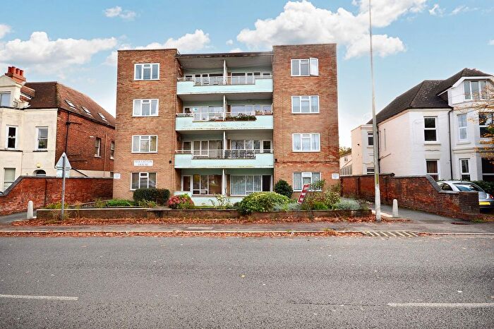 2 Bedroom Flat For Sale In Radnor Park Road, Houghton House, CT19