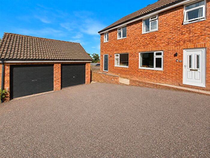 3 Bedroom Semi-Detached House For Sale In Cromwell Park, Tiverton, Devon, EX16