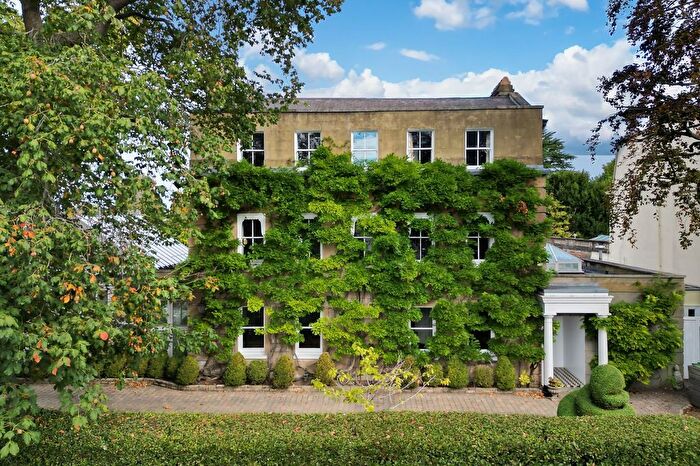 6 Bedroom Detached House For Sale In The Broadway, Laleham, TW18