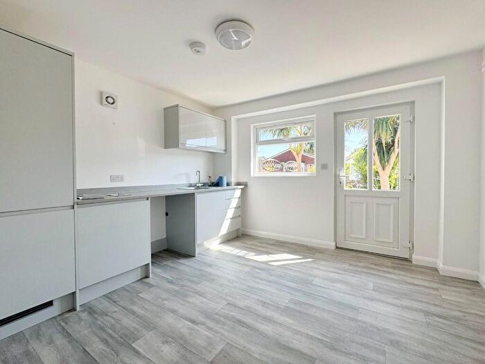 Studio To Rent In Brook Road, Poole, Dorset, BH12