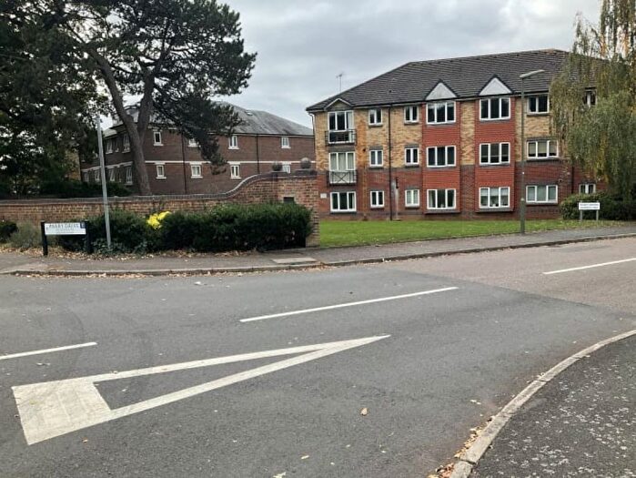 2 Bedroom Flat To Rent In Parry Drive, Weybridge, KT13