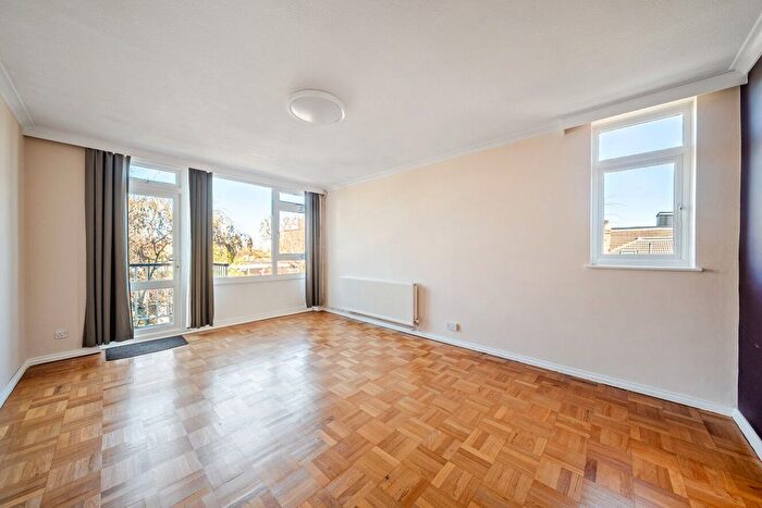 2 Bedroom Flat For Sale In Carlton Drive, Putney, London, SW15