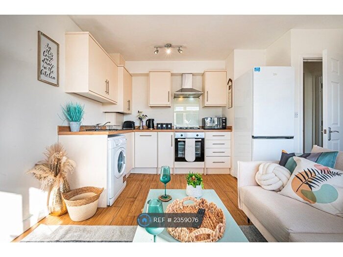 3 Bedroom Flat To Rent In Newcastle Road, Reading, RG2