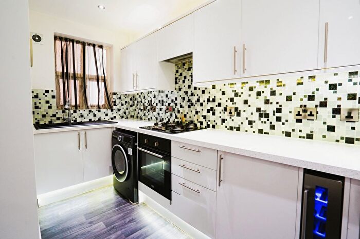 1 Bedroom Flat To Rent In Prince Of Wales Apartments, Esplanade, Scarborough, North Yorkshire, YO11