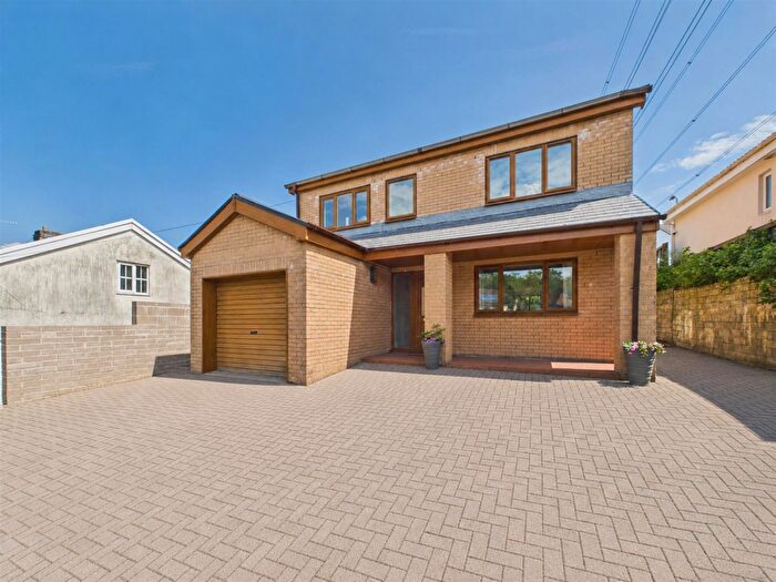 4 Bedroom Detached House For Sale In Crown Road, Kenfig Hill, Bridgend, CF33