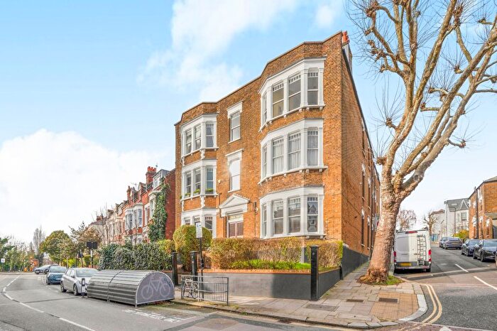 3 Bedroom Flat For Sale In Gondar Mansions, Mill Lane, NW6