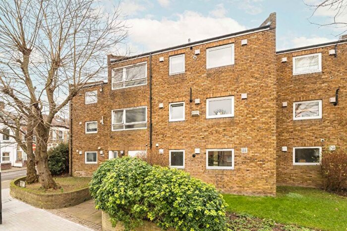 1 Bedroom Flat To Rent In Nantes Close, London, SW18