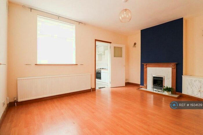 3 Bedroom Maisonette To Rent In Ayston Road, Leicester, LE3