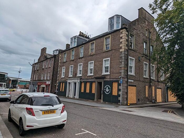 2 Bedroom Flat To Rent In Tay Square, Dundee, DD1