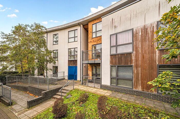 1 Bedroom Flat For Sale In Caledonian Court Broadmead Road, London, Norholt, UB5