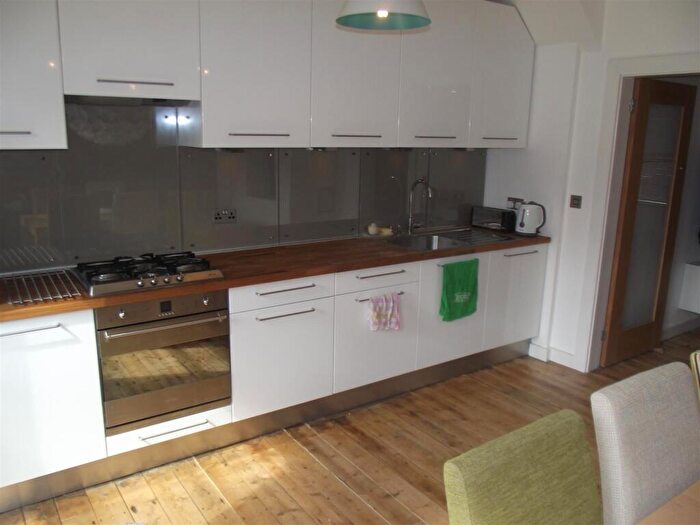 3 Bedroom Semi Detached House To Rent In Easton Road, Droylsden, M43