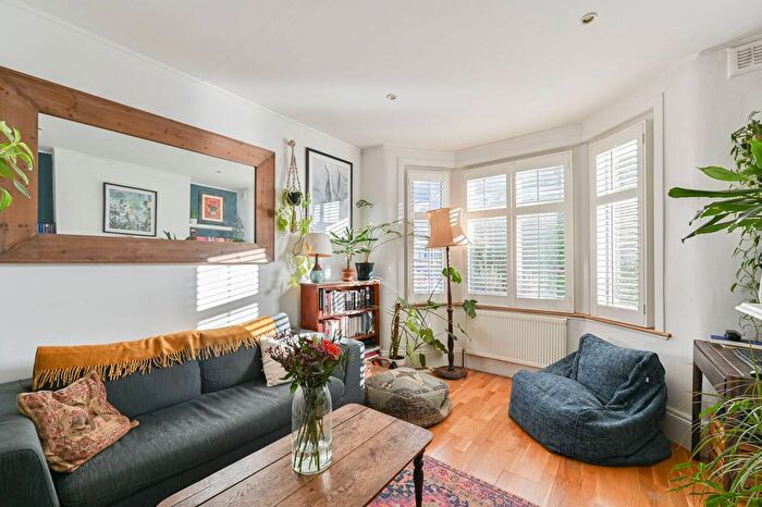 1 Bedroom Flat For Sale In St Cyprians Street, Tooting Broadway, London, SW17