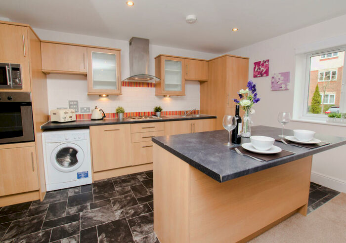 1 Bedroom Flat To Rent In Town Mead, RH11