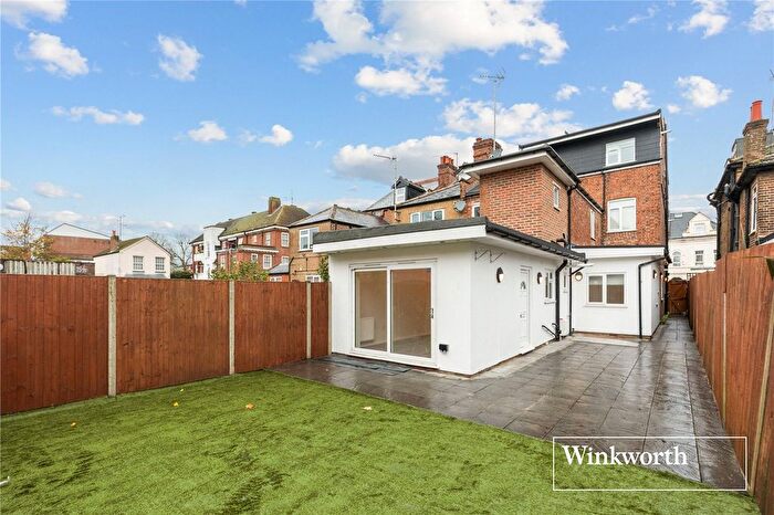 2 Bedroom Flat To Rent In Ballards Lane, London, N3